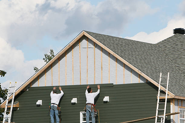 Professional Emergency Siding Repair technician working in Freeport, NY